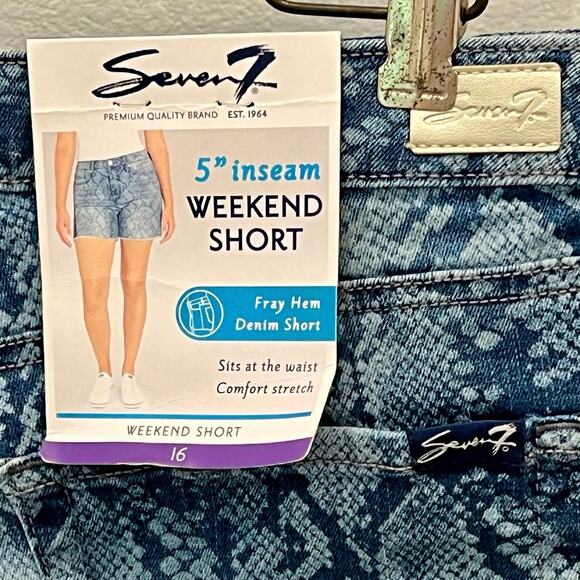 Seven7 NWT Weekend Short women’s 16, Python Indigo. Sits at waist. Frayed hem - Picture 3 of 6